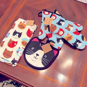 For a Well-dressed Kitchen Fun Cat Print Dish Towel, Oven Mitts, and Pot Holder